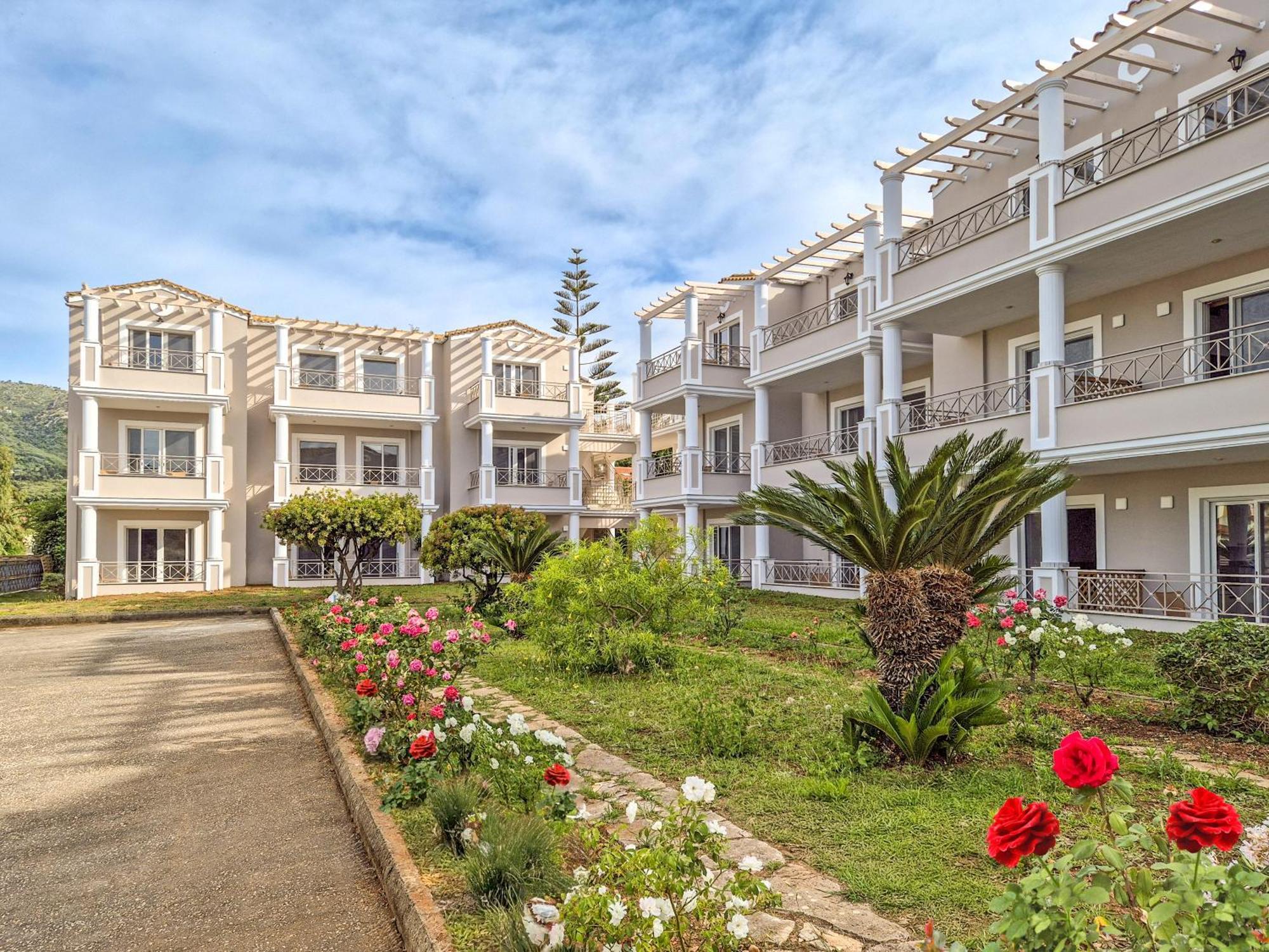 أخارافي Thinalos Aparthotel المظهر الخارجي الصورة